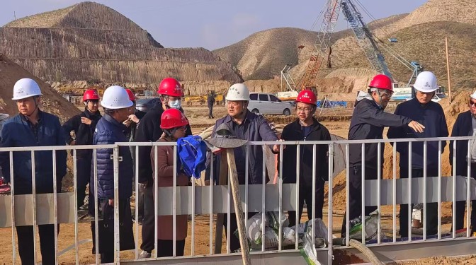 聚焦綠色創(chuàng)新實踐 開拓產業(yè)產品板塊——甘肅建科院領導調研指導“工業(yè)固廢膠凝材料黃土地基處理”工程應用現場